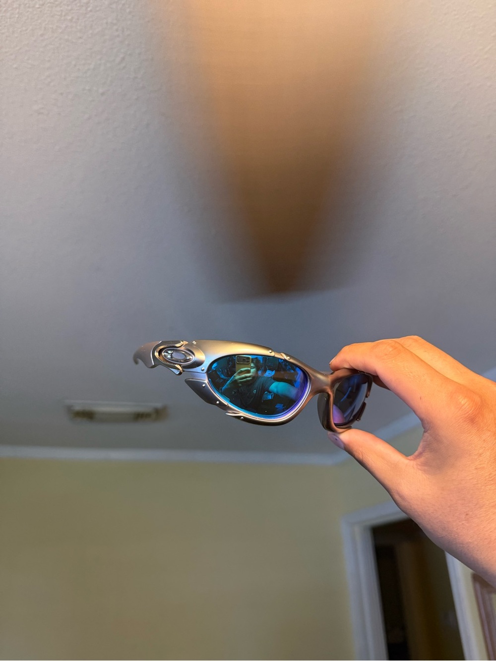 Oakley Titanium Frame Sunglasses with Blue Mirrored Lenses Oakleys